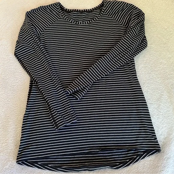 Lululemon Emerald Long Sleeve - Picture 2 of 9